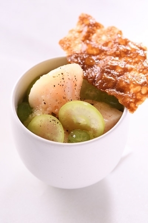 完全予約制フルーツのフルコース専門店「フルーツサロン」にとろける桃の贅沢フルコースが期間限定で登場