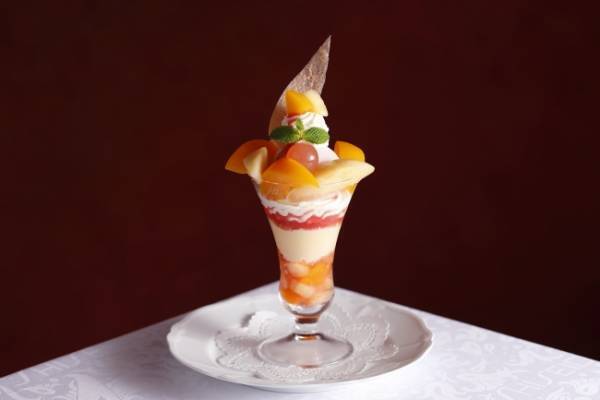 産地や旬にこだわったフルーツをメインに伝統のバニラアイス。資生堂パーラー銀座本店でパフェフェア開催