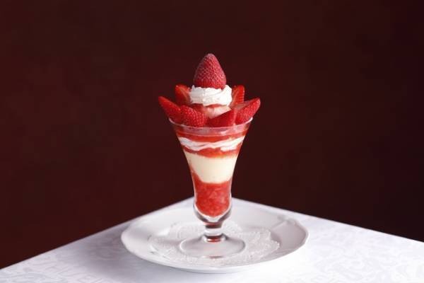 産地や旬にこだわったフルーツをメインに伝統のバニラアイス。資生堂パーラー銀座本店でパフェフェア開催