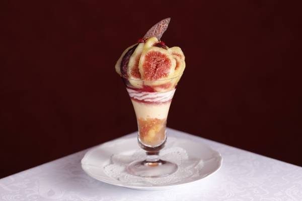 産地や旬にこだわったフルーツをメインに伝統のバニラアイス。資生堂パーラー銀座本店でパフェフェア開催