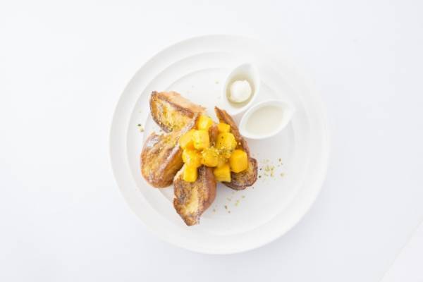 サラベスの期間限定スペシャルメニューは夏を代表する「マンゴー」をアレンジしたフレンチトースト!