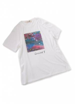 Ground Y が女優・深川麻衣とコラボレートしたTシャツコレクションを8月7日に発売