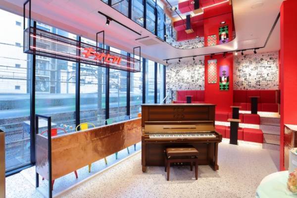 キットカットを手作りできる初の体験型ショップ。「キットカット ショコラトリー ミヤシタパーク渋谷店」8月4日オープン