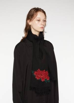 Y'sとadidasによるフットウエアに牡丹の花をモチーフにした「ワイズ フローラル・コレクション」が登場