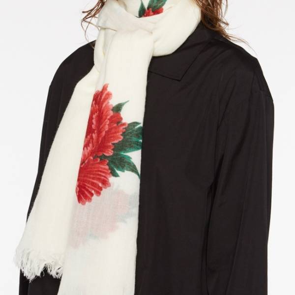 Y'sとadidasによるフットウエアに牡丹の花をモチーフにした「ワイズ フローラル・コレクション」が登場