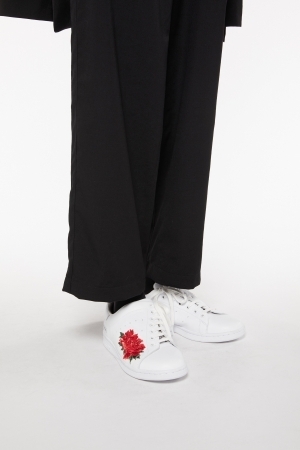 Y'sとadidasによるフットウエアに牡丹の花をモチーフにした「ワイズ フローラル・コレクション」が登場