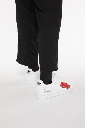 Y'sとadidasによるフットウエアに牡丹の花をモチーフにした「ワイズ フローラル・コレクション」が登場