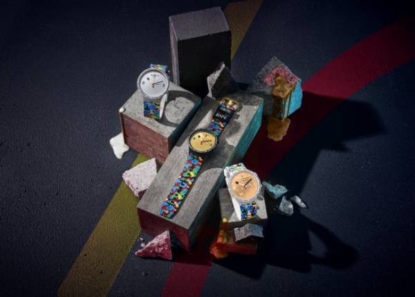 47mmのビッグケース。スウォッチがA BATHING APE とのコラボレーション第2弾を発表