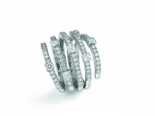 ダミアーニから夏の夜の魔法を思わせる幻想的なコレクション「ノッテ ディ サン ロレンツォ」が登場