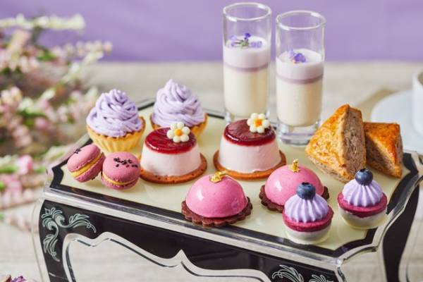 巨峰パンナコッタ、安納芋マカロンなど、ザ ストリングス 表参道の「ロイヤルバイオレット」アフタヌーンティ