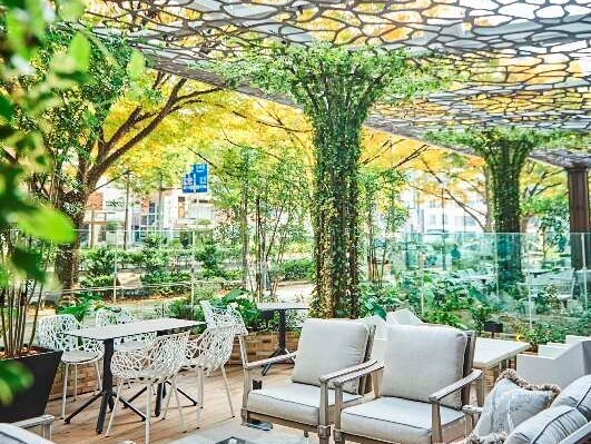 巨峰パンナコッタ、安納芋マカロンなど、ザ ストリングス 表参道の「ロイヤルバイオレット」アフタヌーンティ