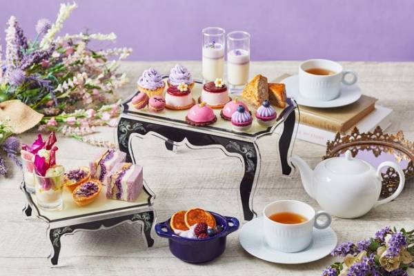 巨峰パンナコッタ、安納芋マカロンなど、ザ ストリングス 表参道の「ロイヤルバイオレット」アフタヌーンティ