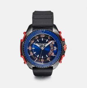 コーチから「C001」ウォッチ コレクション発売。グローバル ウォッチ アンバサダーはクインシー・ブラウンを起用