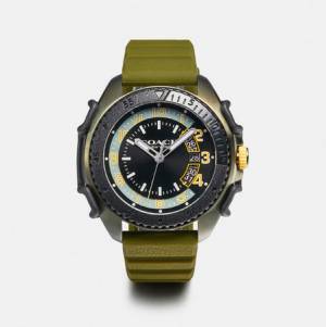 コーチから「C001」ウォッチ コレクション発売。グローバル ウォッチ アンバサダーはクインシー・ブラウンを起用