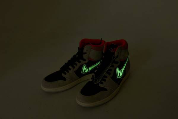 スティルアライブからAJ1の「RETORO HIGH  NEUTRAL GREY」のリメイクスニーカーが発売