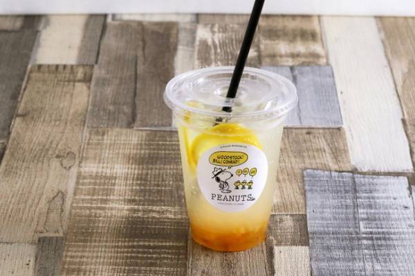 PEANUTS Cafeのフードトラックが大阪・梅田のエスト通りに期間限定で登場