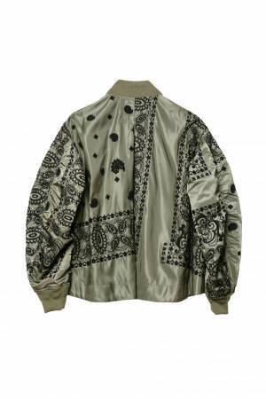 サカイ ジェム新作、ペイズリー柄刺繍のMA-1ジャケットをDSMG限定で発売