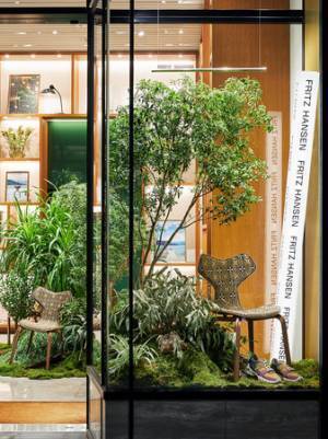 フリッツ・ハンセンとホワイトマウンテニアリングの感性によって、新しい表情で生まれ変わったグランプリチェア