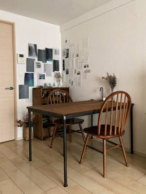 インスタで話題、ナツリさんのお部屋が素敵。やさしさ溢れる木材とアンティーク家具で彩られた空間【お部屋スナップ】