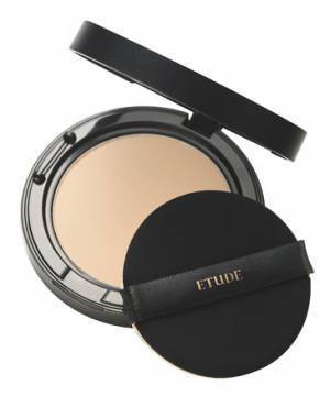 カラバリは肌トーンに合わせて選べる全4色。エチュードから素肌のようになじむパウダーファンデーションが登場