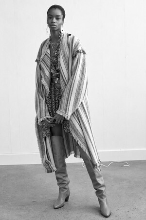 民族的なグラフィックをモダンに。イザベル マラン、2020年秋冬コレクションの展開スタート