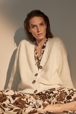 カシミヤウェアブランド「ファルコネーリ」がホームウエアのSELETTIとコラボレーションしたキャンペーンをスタート