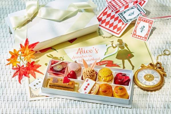 「不思議の国のアリス」をイメージした秋限定の大人かわいいアフタヌーンティー