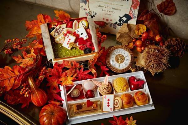 「不思議の国のアリス」をイメージした秋限定の大人かわいいアフタヌーンティー