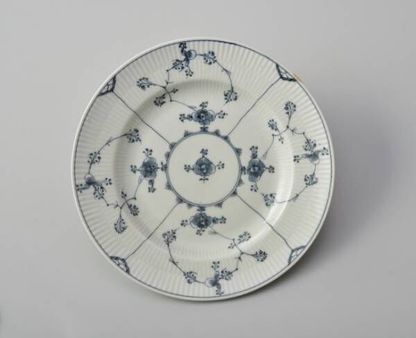 「皿（ブルーフルーテッド）」1785年頃、ロイヤル コペンハーゲン