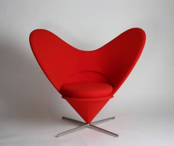 ヴェアナ・パントン「椅子（ハートコーンチェア）」1958年