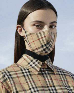 バーバリーがヴィンテージチェックのマスクの発売をスタート
