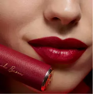 デートのためのリップスティック。ランコム初のレザーパッケージで登場