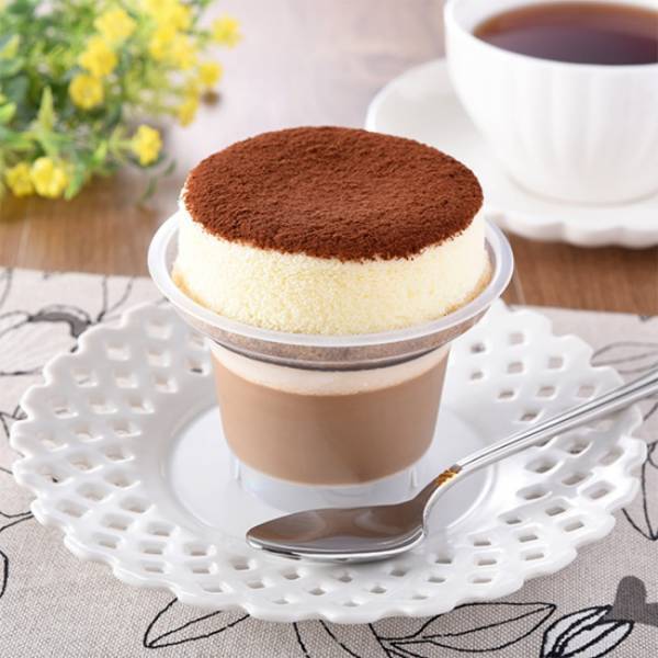 ファミマの人気No.1スイーツ「スフレ・プリン」がリニューアル! ビターなティラミス風味も登場