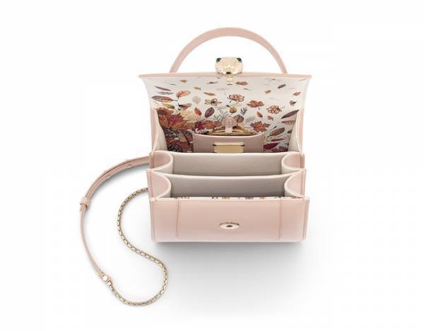 ブルガリから秋の紅葉をモチーフにした日本限定モデルのバッグが登場