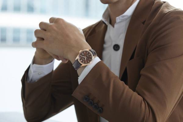 セイコー プレザージュから、見ごたえのあるダイヤルが印象的な新デザインコレクション「Sharp Edged Series」始動