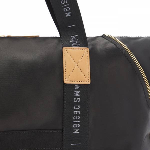 キプリングからBEAMS DESIGN プロデュースのバッグが登場