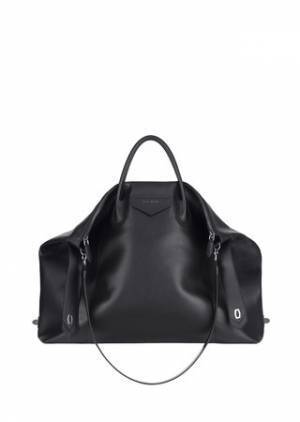 ジバンシィからギリシャ神話の王女の名を冠したメンズの新作バッグ「アンティゴナ・ソフト」が登場