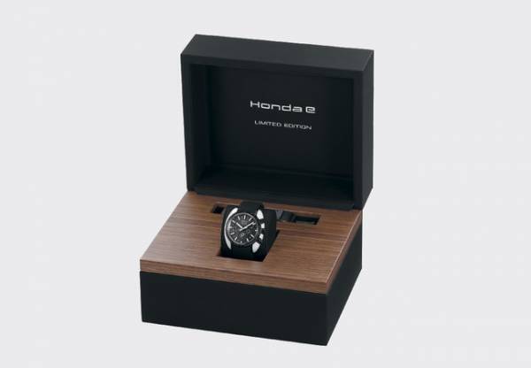 セイコー アストロンがHonda の新型電気自動車「Honda e」とコラボした限定モデルを発売