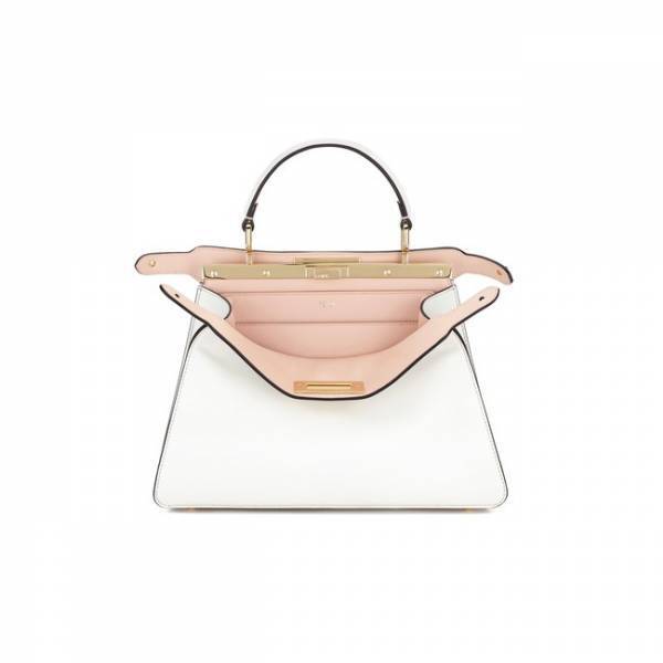 ゾーイ・ドゥイッチと「ピーカブー」バッグが主役。フェンディが「#FendiPeekaboo」キャンペーンをローンチ