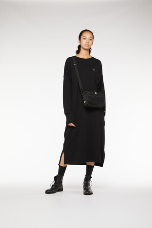 「Y's × New Era」ブラックとホワイトのシンプルなカラーリングで統一された2020秋冬コレクション