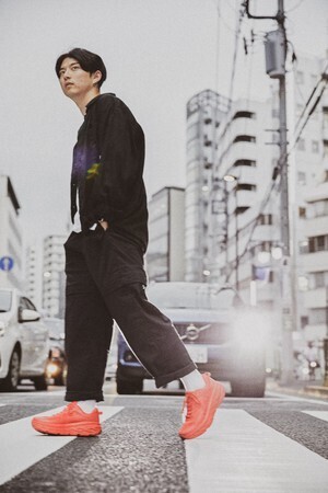 HOKA ONE ONEの中で最大級のクッショニングモデル「BONDI 7」がatmos定番カラーで登場