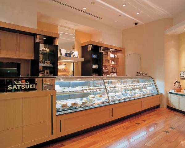 ニューオータニ 秋のご褒美スイーツが解禁! 2種類の大粒ブドウが光り輝く宝石のようなショートケーキ