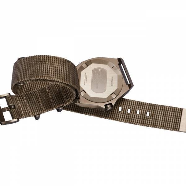 現代的な美学とヴィンテージスタイルが融合。8角形が特徴のディーワン ミラノ「COMMANDO」発売