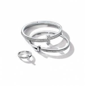 ティファニーの新アイコン「Tiffany T1」に、イエローゴールドとホワイトゴールドが登場。