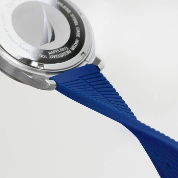 マリンスタイルなノーティカウォッチに新シリーズが登場。アイデンティティのシリコンベルトを装備