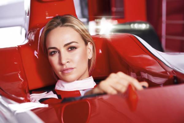 女性が顔の中で特に悩みを抱えるアイゾーンにフォーカス。クラランスから目もと用美容液誕生