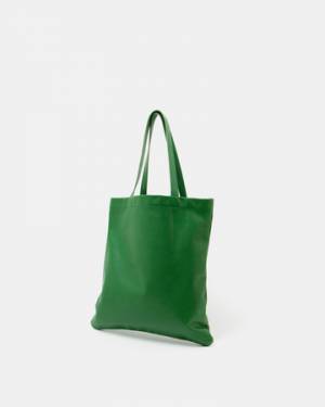 WANDERRUNGの新色のフラットシューズや別注のトートバッグがリリース