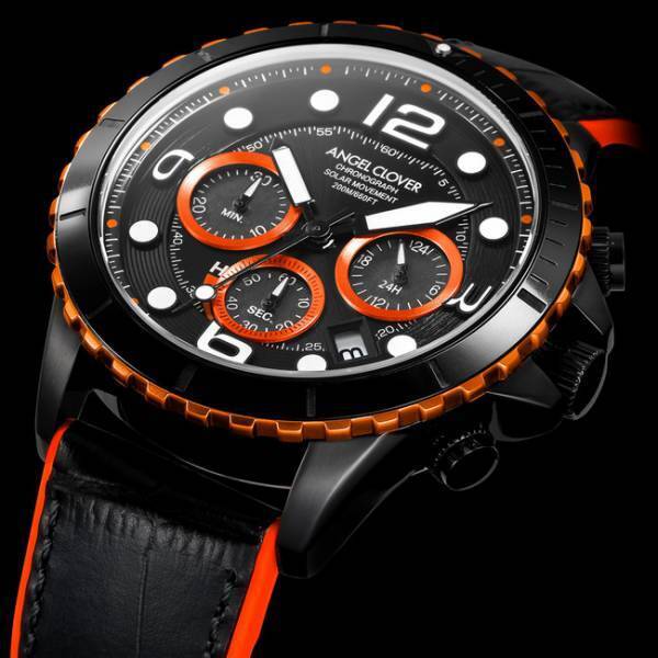 フル充電で4ヶ月駆動。エンジェルクローバーから遊びゴコロあるブラックスタイルの2モデル同時発売