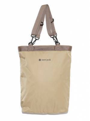 アウトドアでもデイリーでも! 「エミ」×「スノーピーク」初のコラボレーションアイテム発売