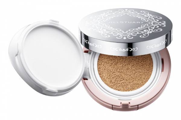 ジルスチュアート ビューティから透けるようなツヤ肌が18時間続く新クッションファンデーション登場